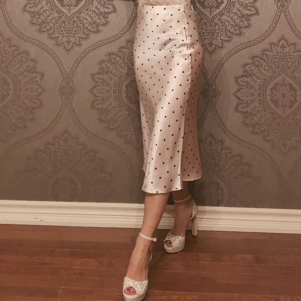 NWOT L.K. Bennett made in Spain leather heel pump